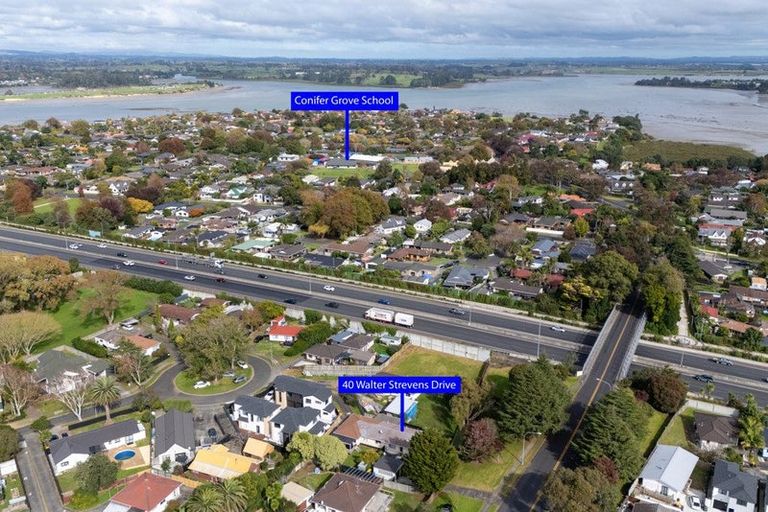 Photo of property in 2/15 Gloaming Place, Conifer Grove, Takanini, 2112