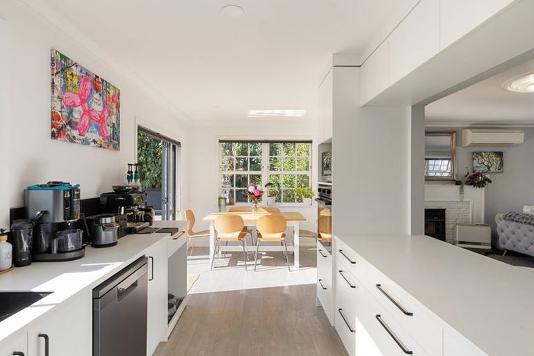 Photo of property in 166 Sandwich Road, St Andrews, Hamilton, 3200