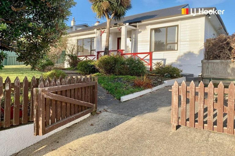 Photo of property in 10 Stirling Street, Andersons Bay, Dunedin, 9013