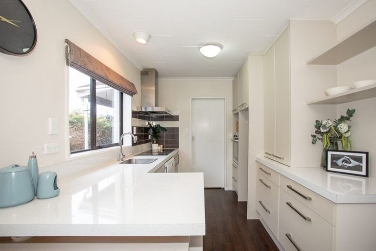 Photo of property in 16 Sawtell Place, Northcote, Christchurch, 8052