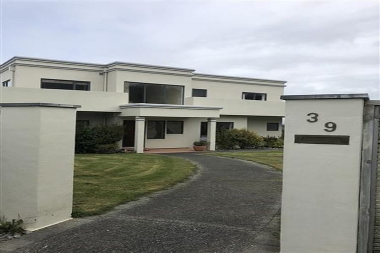 Photo of property in 39 Arahiwi Grove, Tirohanga, Lower Hutt, 5010