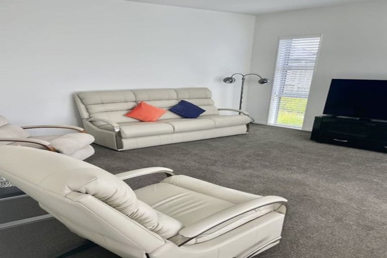 Photo of property in 8 Aporo Drive, Kumeu, 0810