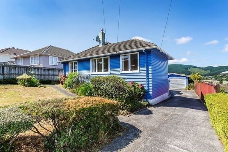 Photo of property in 25 Turkington Street, Tawa, Wellington, 5028