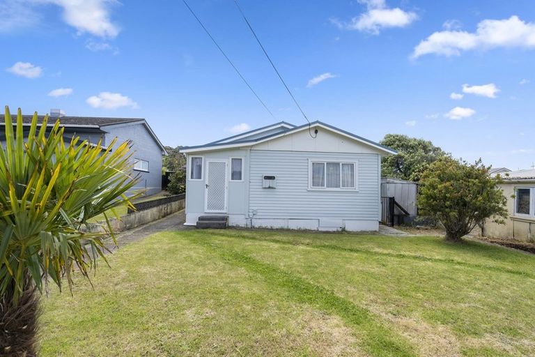 Photo of property in 38 Paritutu Road, Spotswood, New Plymouth, 4310