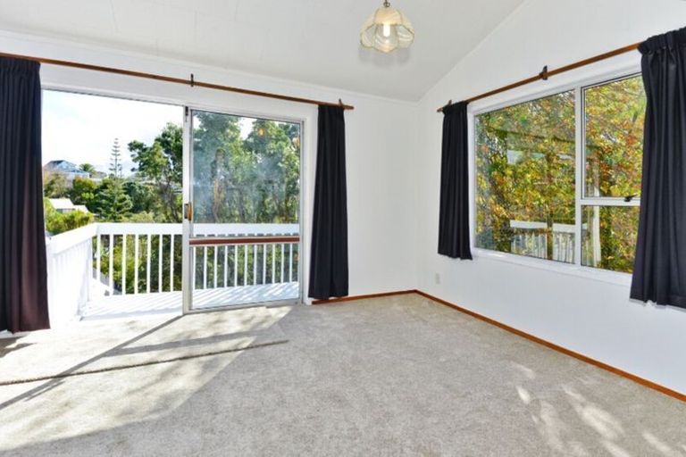 Photo of property in 6 Malters Place, Browns Bay, Auckland, 0630