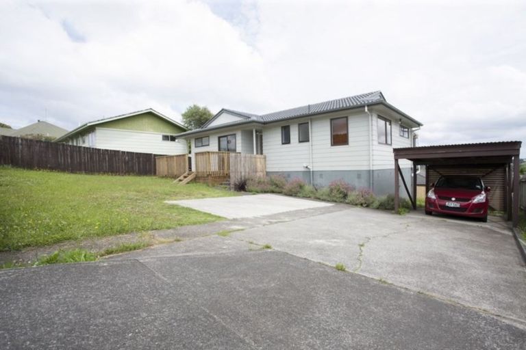 Photo of property in 33 Hobsonville Road, West Harbour, Auckland, 0618