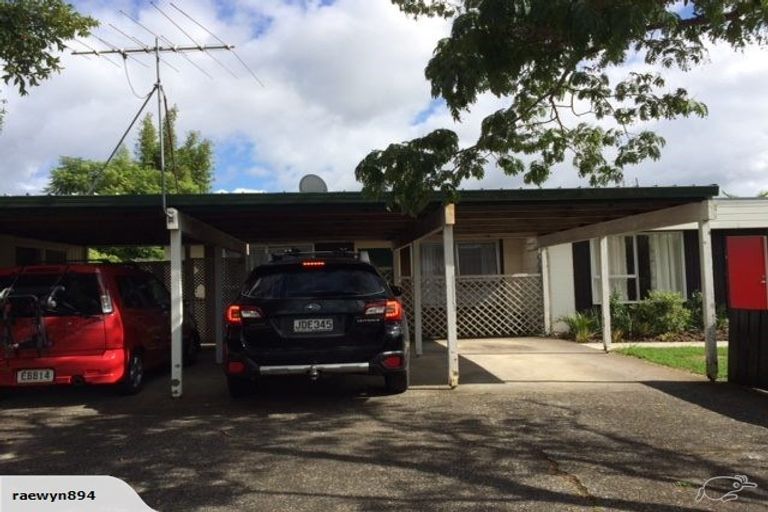 Photo of property in 3/1 Cockayne Crescent, Sunnynook, Auckland, 0620