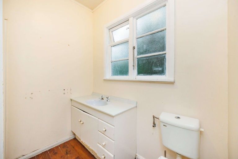 Photo of property in 5 Pahiatua Street, Hokowhitu, Palmerston North, 4410