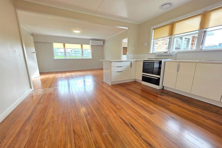 Photo of property in 86 Titirangi Road, New Lynn, Auckland, 0600