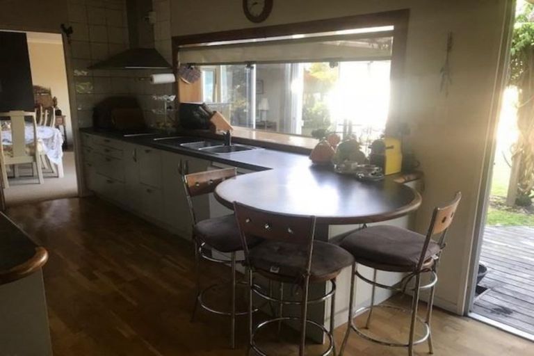 Photo of property in 10 Roadley Avenue, Sunnyhills, Auckland, 2010