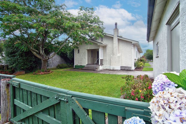Photo of property in 6 Lansdowne Crescent, Lansdowne, Masterton, 5810