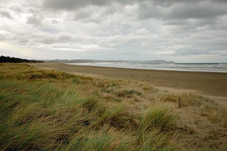 Photo of property in 8 Te Paerahi Road, Porangahau, 4293