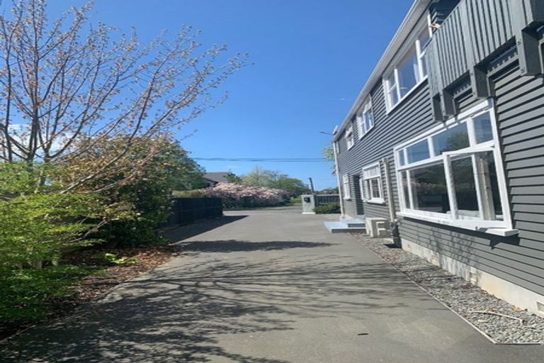 Photo of property in 23 Garreg Road, Fendalton, Christchurch, 8052