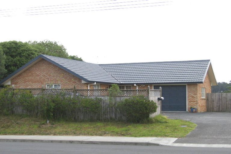 Photo of property in 152 Beach Haven Road, Beach Haven, Auckland, 0626
