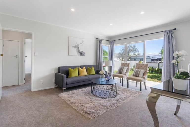 Photo of property in 16 Romney Place, Manurewa, Auckland, 2102