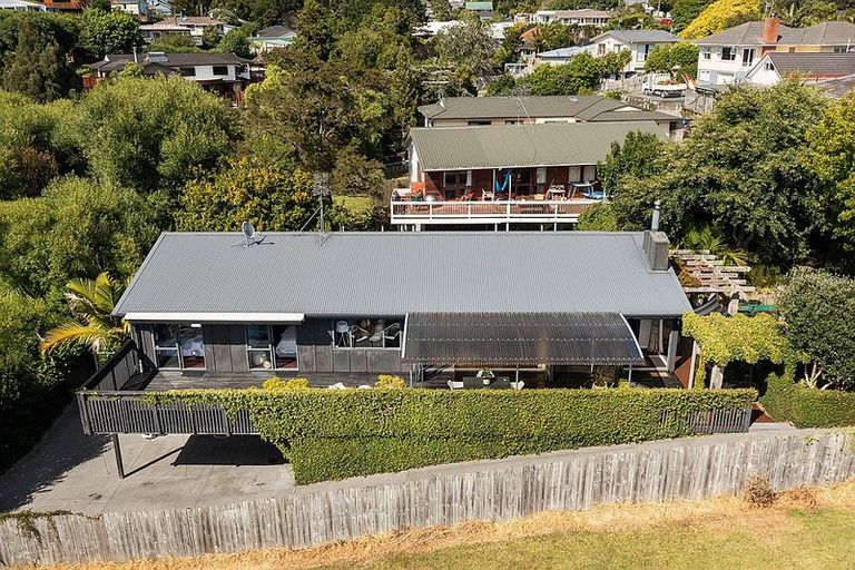 Photo of property in 61a Fairmount Road, Titirangi, Auckland, 0604