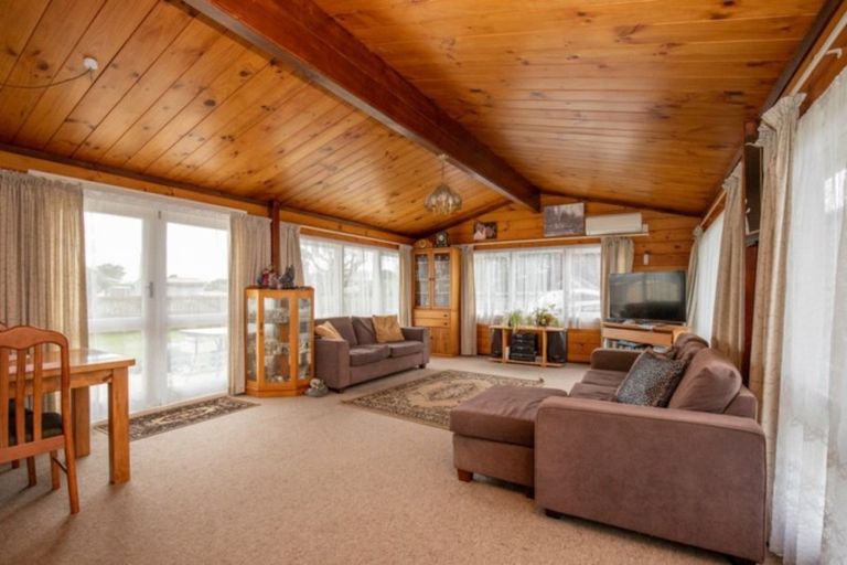 Photo of property in 13 Parfitt Place, Ngatea, 3503