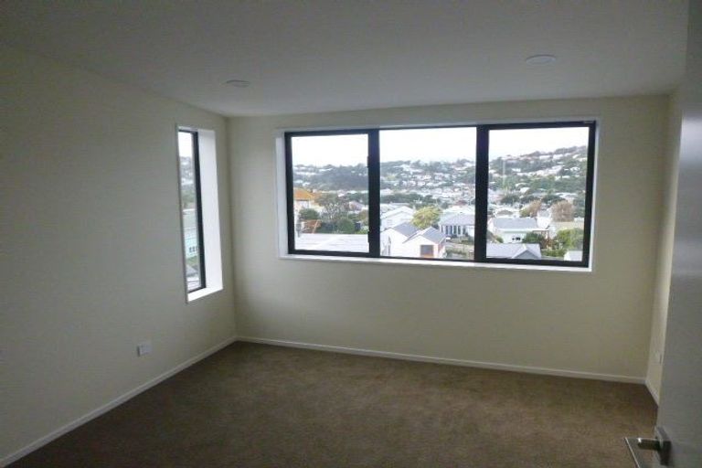 Photo of property in 10/104 Maupuia Road, Maupuia, Wellington, 6022