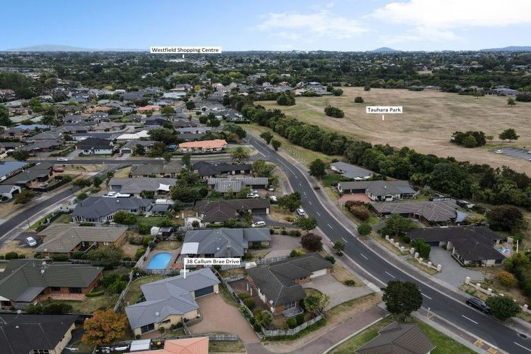 Photo of property in 38 Callum Brae Drive, Rototuna, Hamilton, 3210