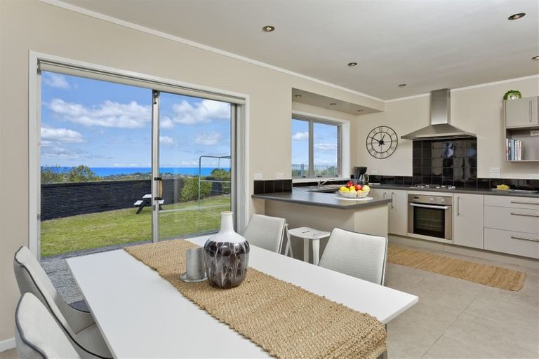 Photo of property in 1/134 Arran Road, Browns Bay, Auckland, 0630