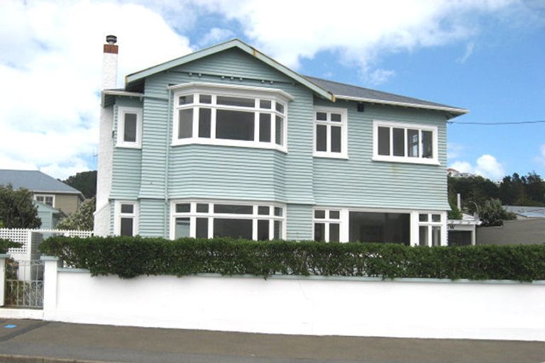 Photo of property in 33 Marine Parade, Seatoun, Wellington, 6022