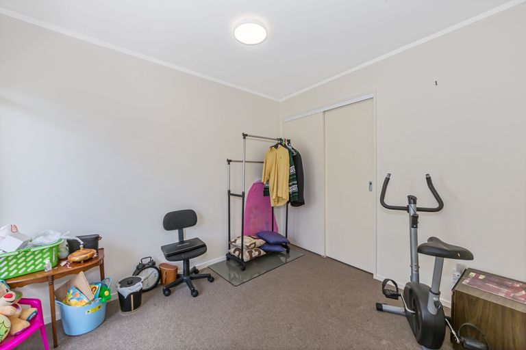 Photo of property in The Haven, 10/120 Beach Haven Road, Beach Haven, Auckland, 0626