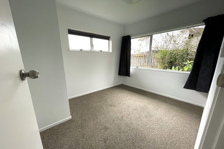 Photo of property in 2/29 Arlette Place, Massey, Auckland, 0614