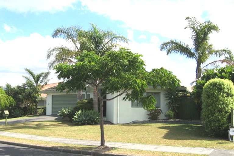 Photo of property in 16 Vermeer Place, West Harbour, Auckland, 0618