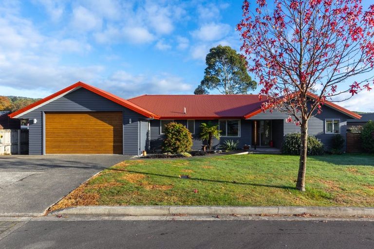 Photo of property in 6 Weka Place, Picton, 7220