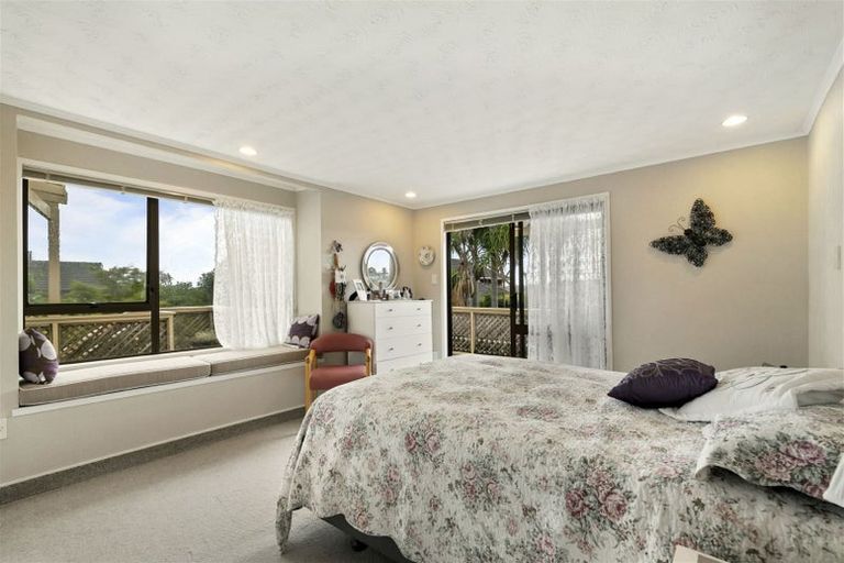 Photo of property in 1/10 Kiteroa Terrace, Rothesay Bay, Auckland, 0630