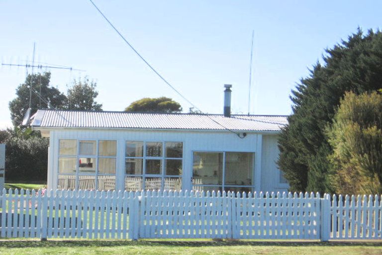 Photo of property in 15 Ferry Street, Foxton Beach, Foxton, 4815