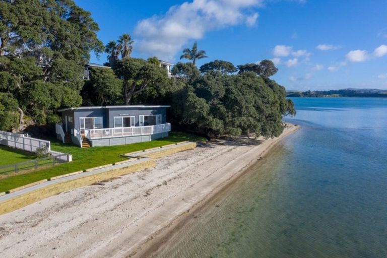 Photo of property in 147 Torkar Road, Clarks Beach, 2122