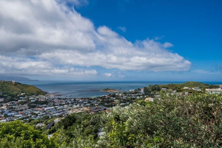 Photo of property in 18 Dargle Way, Island Bay, Wellington, 6023