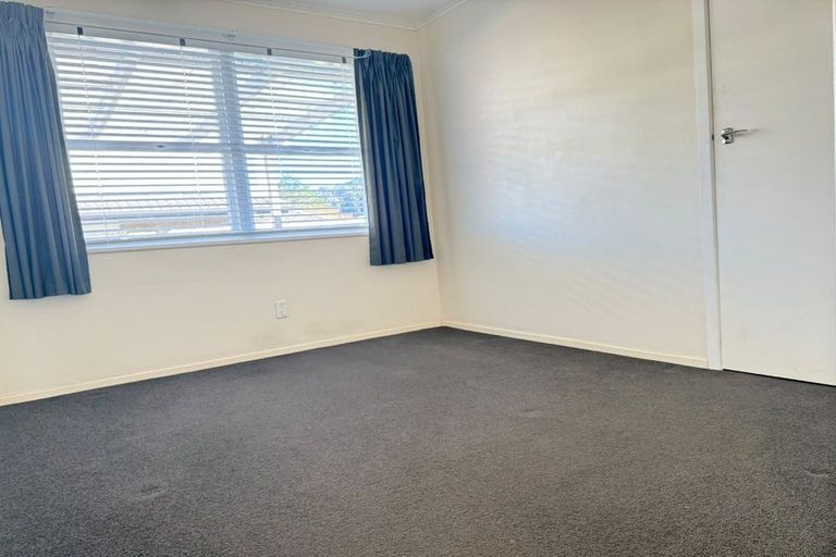 Photo of property in 6 Knox Road, Swanson, Auckland, 0612