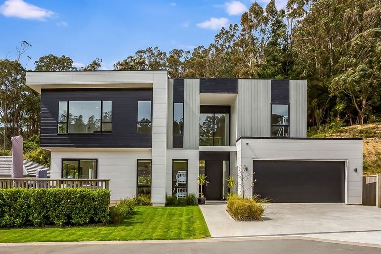 Photo of property in 5 Hull Place, Whitby, Porirua, 5024