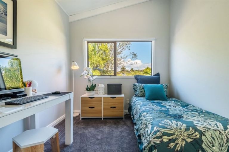 Photo of property in 1/5 Phillipa Place, Browns Bay, Auckland, 0630