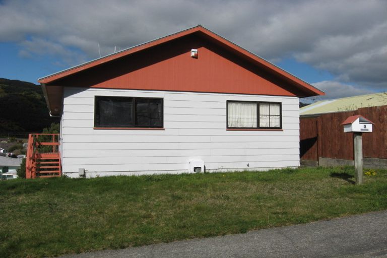Photo of property in 3 Naseby Grove, Wainuiomata, Lower Hutt, 5014