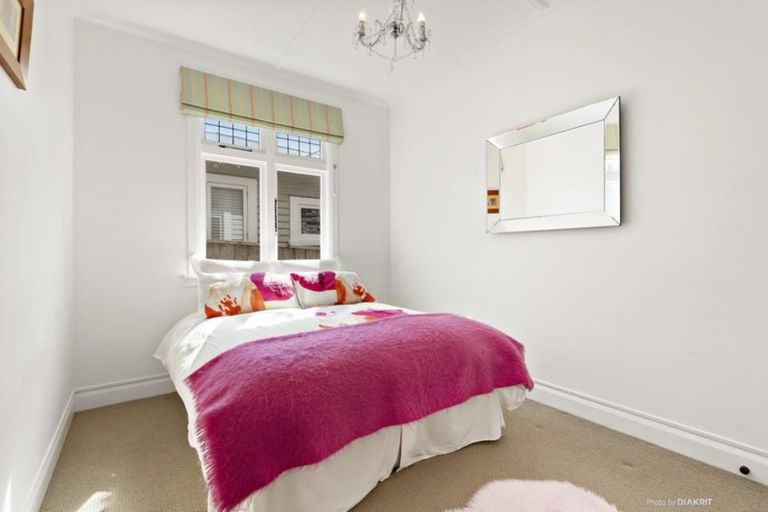 Photo of property in 13 Firth Terrace, Karori, Wellington, 6012