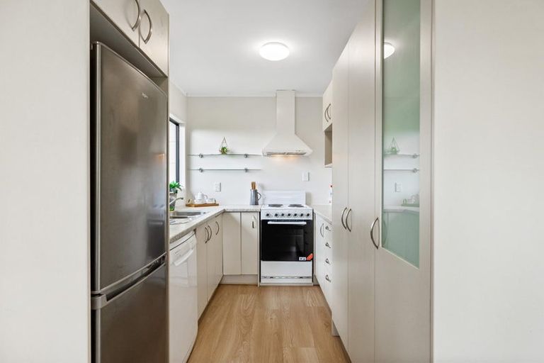 Photo of property in 3 Fernhaven Place, Massey, Auckland, 0614