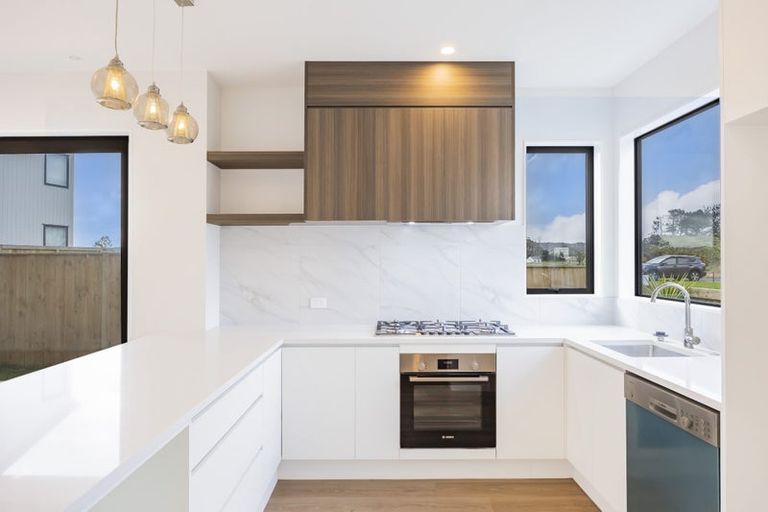 Photo of property in 18a Winfield Road, Kumeu, 0810