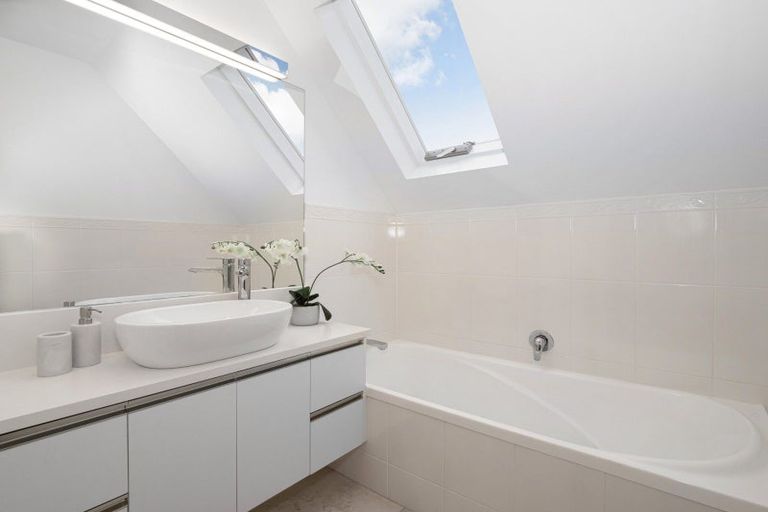 Photo of property in 2/28 The Mall, Mount Maunganui, 3116