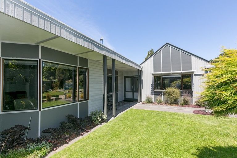 Photo of property in 2 Matthews Place, Taradale, Napier, 4112