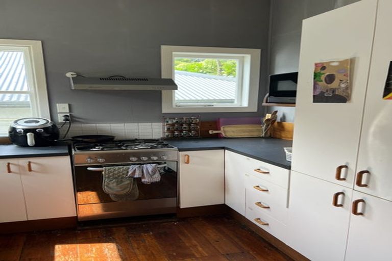 Photo of property in 135 Kelburn Parade, Kelburn, Wellington, 6012