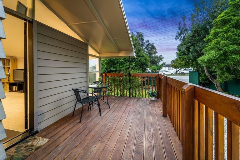 Photo of property in 554 Swanson Road, Ranui, Auckland, 0612