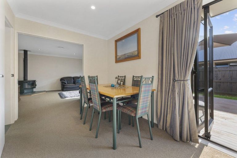 Photo of property in 10 Rodeo Drive, Kelvin Grove, Palmerston North, 4414