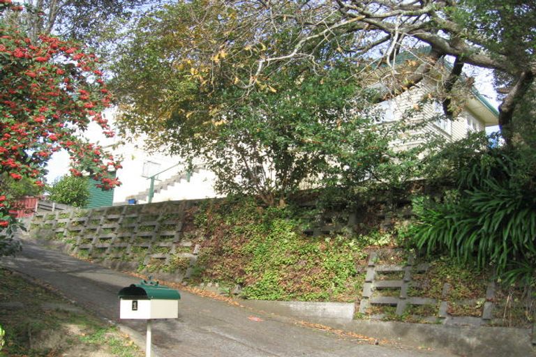 Photo of property in 1 Tui Terrace, Tawa, Wellington, 5028