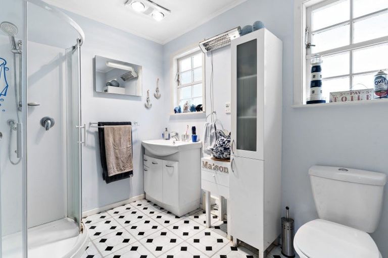 Photo of property in 10 Waipuna Grove, Stokes Valley, Lower Hutt, 5019