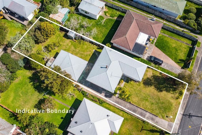 Photo of property in 9 Kuaka Place, New Lynn, Auckland, 0600