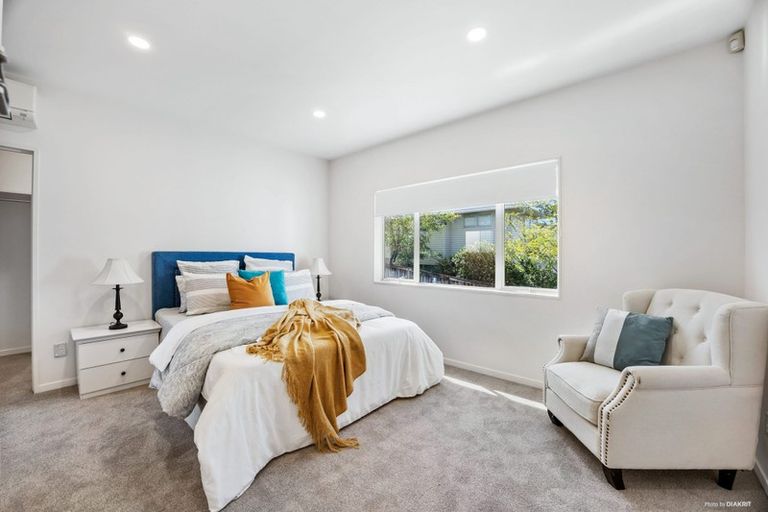 Photo of property in 2/63 Pupuke Road, Birkenhead, Auckland, 0627