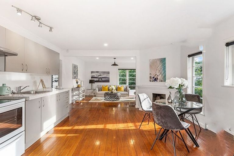 Photo of property in 21 Croydon Road, New Lynn, Auckland, 0600